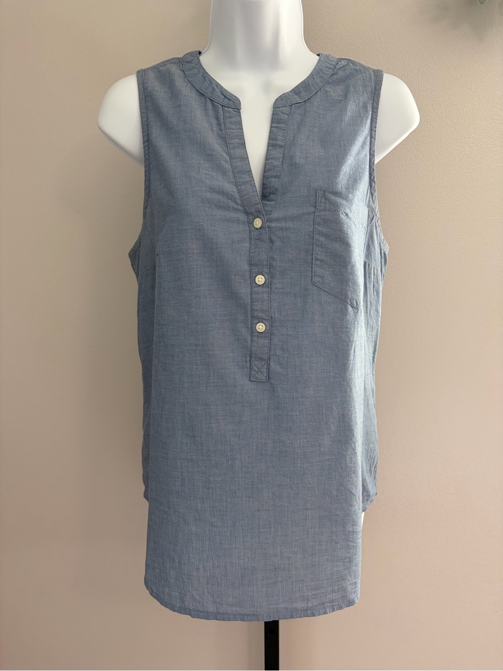 Old Navy Light Blue Sleeveless Chambray Henley Tank